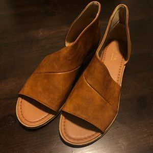 Catherine Malandrino Sandals - Size 9, Brown